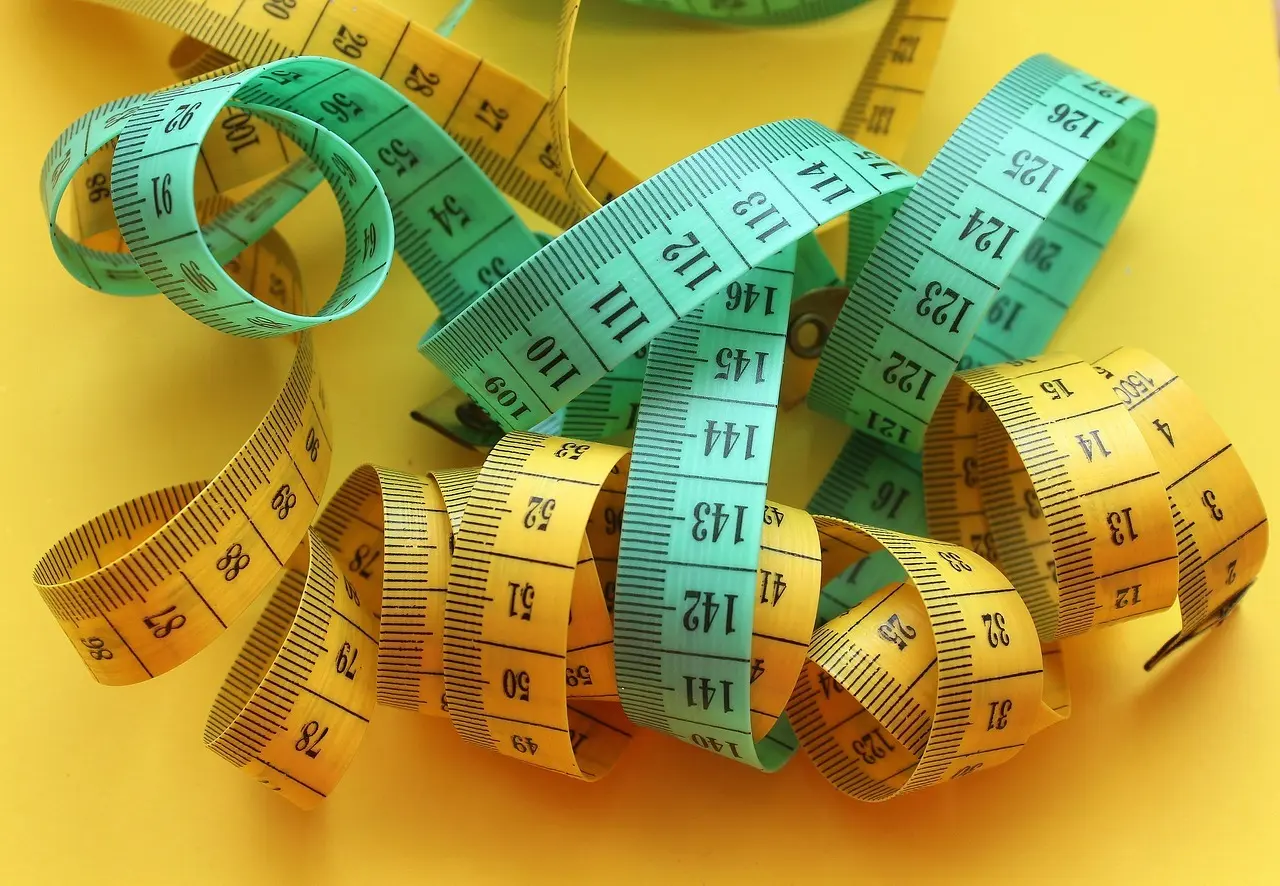 Hvor meget fylder en bogstøtte?